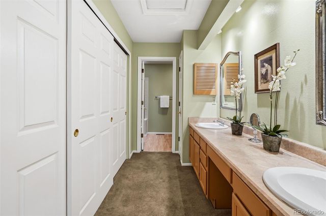 1570 S Roslyn Street, Denver, CO 80231