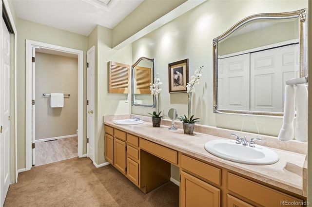 1570 S Roslyn Street, Denver, CO 80231