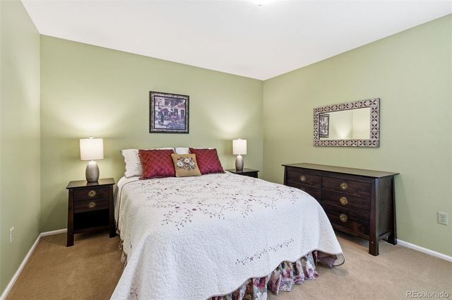 1570 S Roslyn Street, Denver, CO 80231