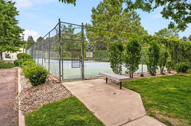 1570 S Roslyn Street, Denver, CO 80231