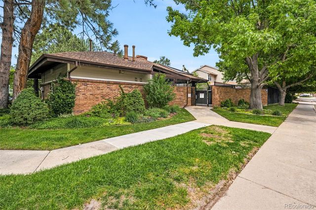 1570 S Roslyn Street, Denver, CO 80231