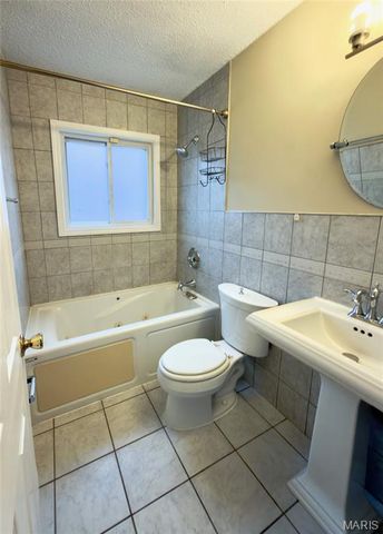 11623 Arroyo Drive, Florissant, MO 63033