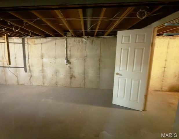 11623 Arroyo Drive, Florissant, MO 63033