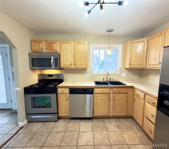 11623 Arroyo Drive, Florissant, MO 63033