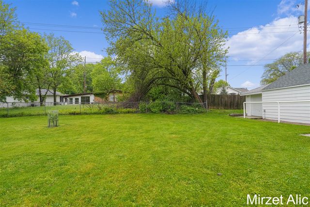 1145 Eastmont Drive, Grand Rapids, MI 49546