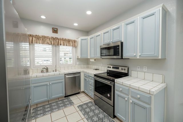 2545 Nicklaus Dr, Turlock, CA 95382