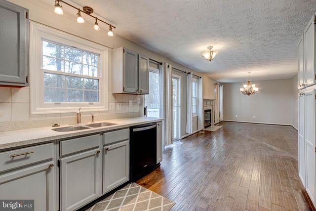 7925 CARRIAGE DR, Severn, MD 21144