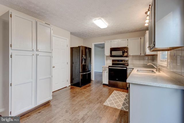 7925 CARRIAGE DR, Severn, MD 21144