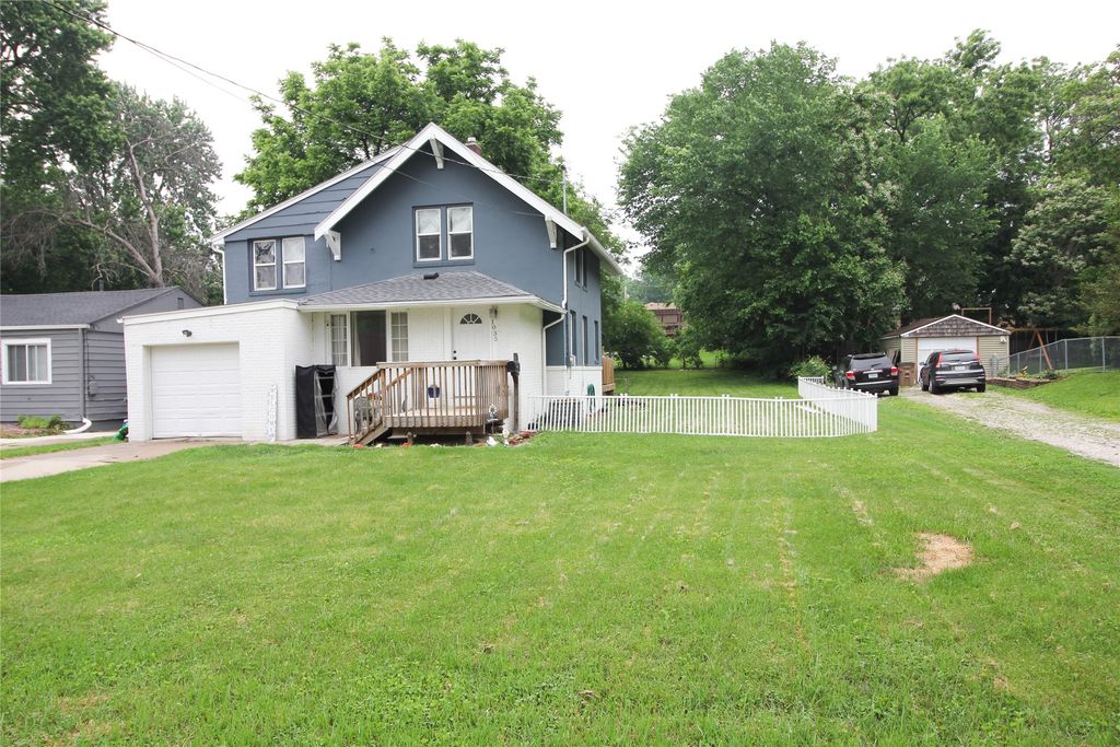 1035 65th Street, Windsor Heights, IA 50324
