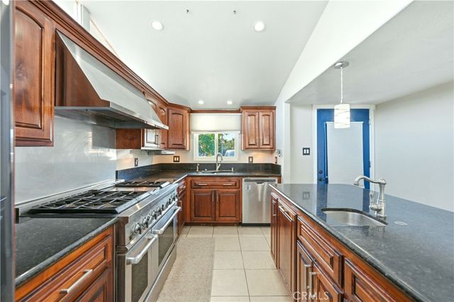 10930 Groveland Avenue, Whittier, CA 90603
