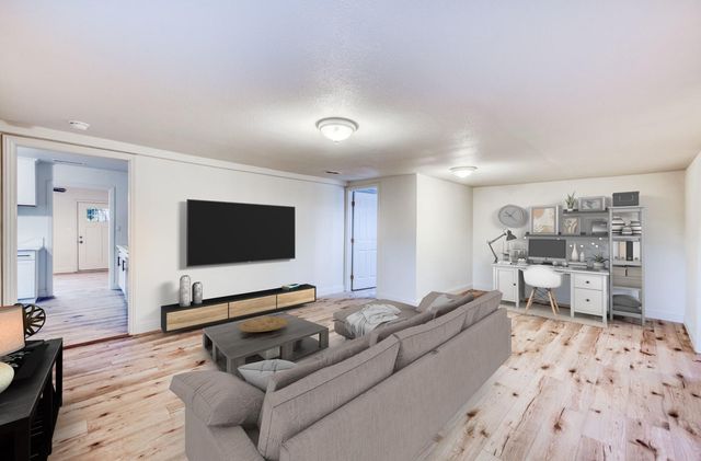 2817 E Indianapolis Avenue, Fresno, CA 93726