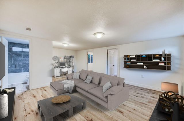 2817 E Indianapolis Avenue, Fresno, CA 93726