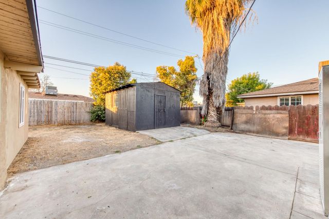 2817 E Indianapolis Avenue, Fresno, CA 93726