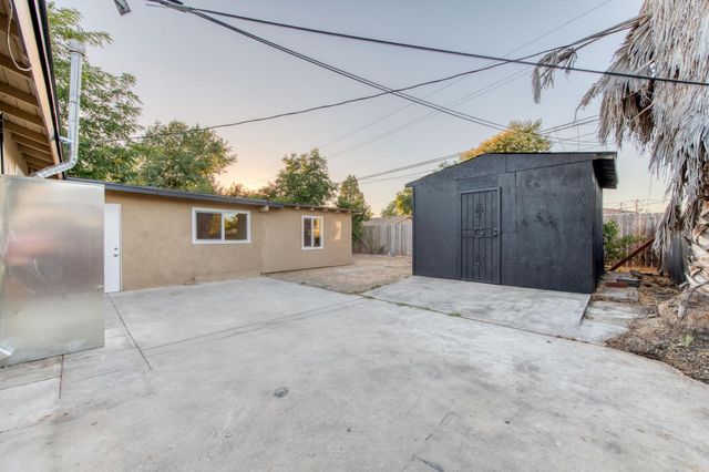 2817 E Indianapolis Avenue, Fresno, CA 93726