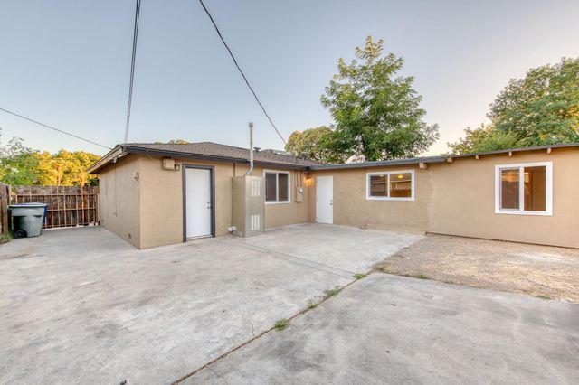 2817 E Indianapolis Avenue, Fresno, CA 93726