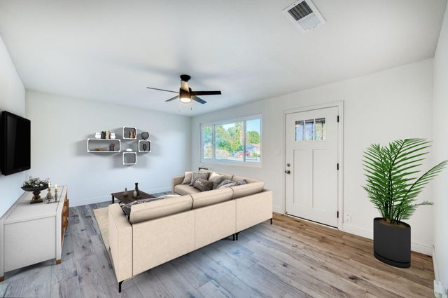 2817 E Indianapolis Avenue, Fresno, CA 93726