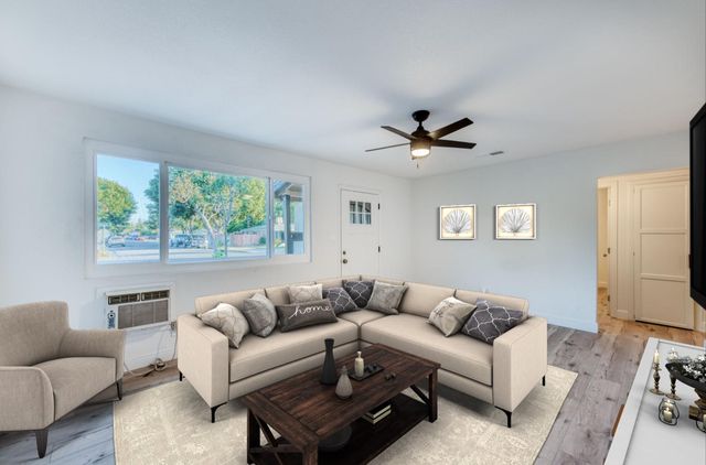 2817 E Indianapolis Avenue, Fresno, CA 93726