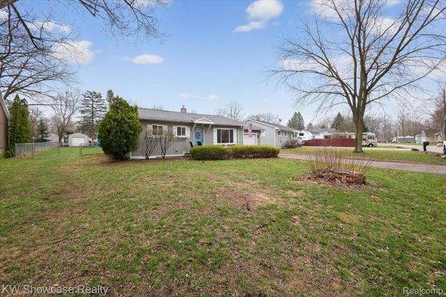 341 Rustic Circle, White Lake Charter Township, MI 48386