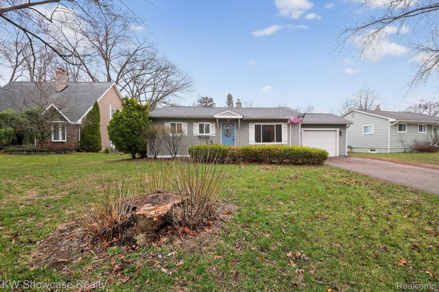 341 Rustic Circle, White Lake Charter Township, MI 48386