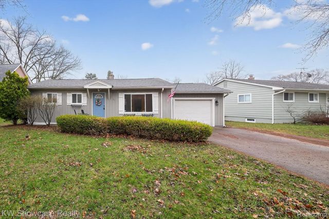 341 Rustic Circle, White Lake Charter Township, MI 48386