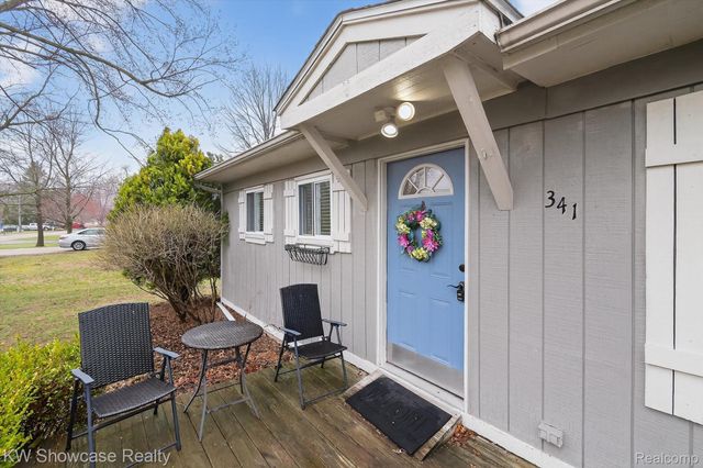 341 Rustic Circle, White Lake Charter Township, MI 48386