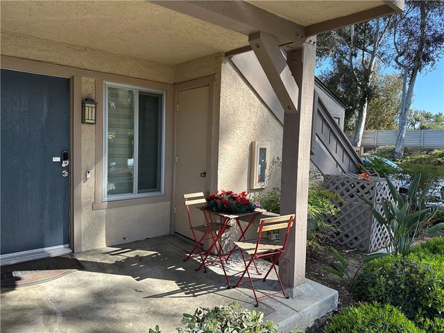 156 Echo Run 70, Irvine, CA 92614
