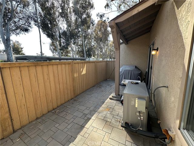156 Echo Run 70, Irvine, CA 92614