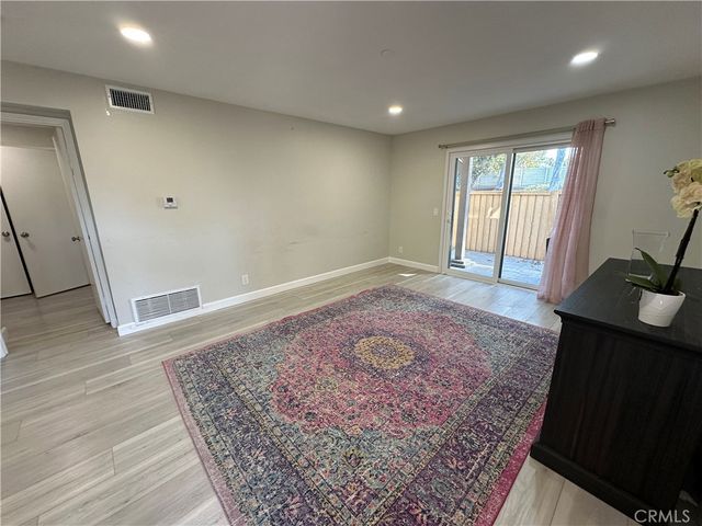 156 Echo Run 70, Irvine, CA 92614