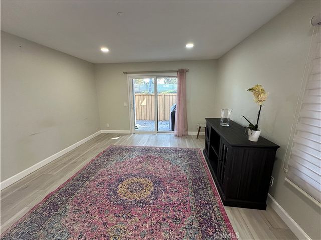 156 Echo Run 70, Irvine, CA 92614