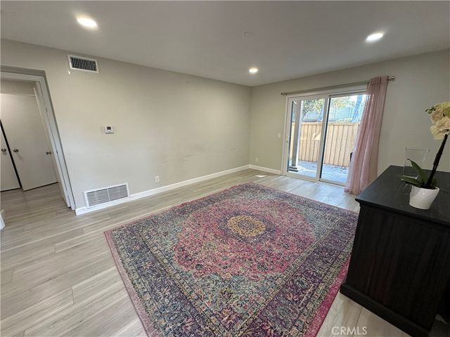 156 Echo Run 70, Irvine, CA 92614