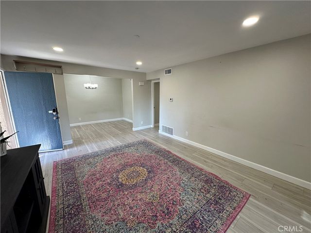 156 Echo Run 70, Irvine, CA 92614