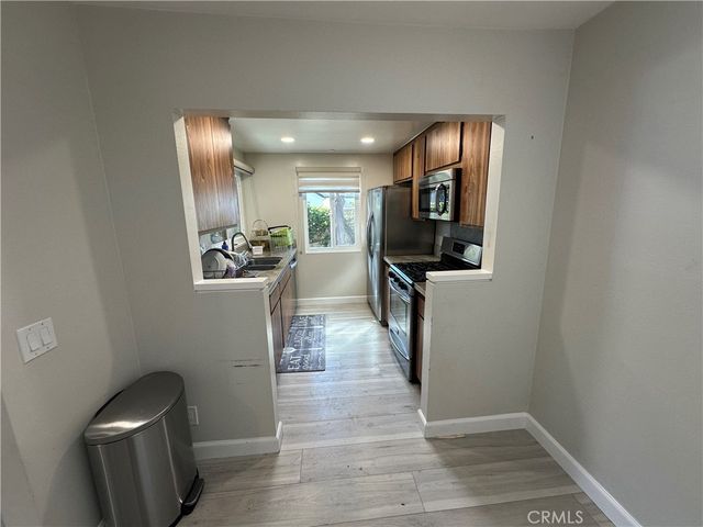 156 Echo Run 70, Irvine, CA 92614