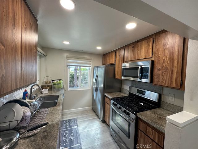 156 Echo Run 70, Irvine, CA 92614
