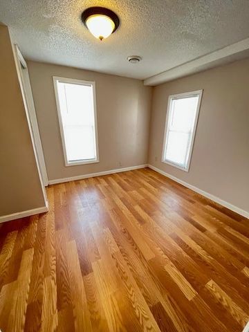 757 Minnehaha Avenue W, Saint Paul, MN 55104