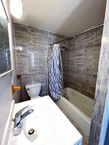 757 Minnehaha Avenue W, Saint Paul, MN 55104