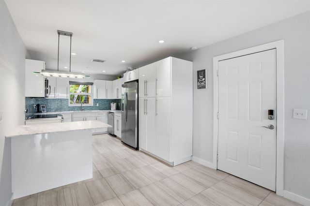 807 NE 1st Street 6w, Delray Beach, FL 33483