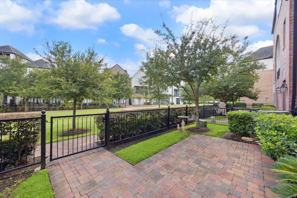 9634 Kings Cross Station, Houston, TX 77045