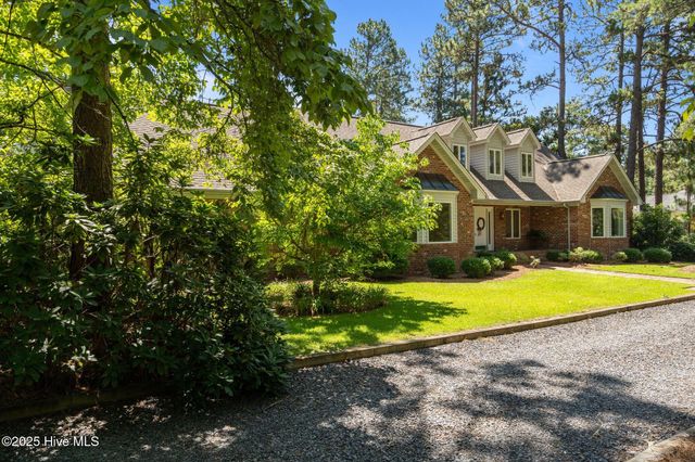 15 Magnolia Avenue, Pinehurst, NC 28374