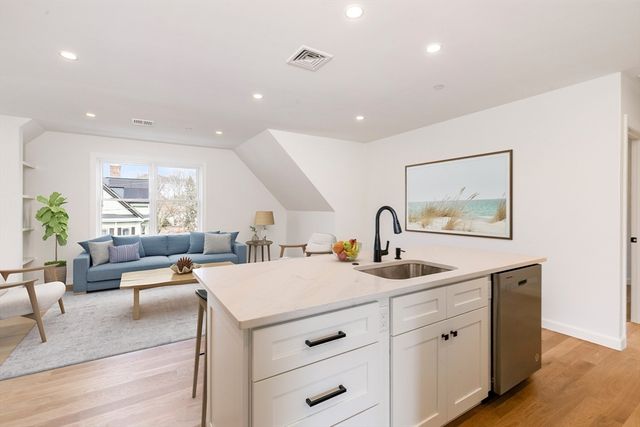 106 Broadway 3, Salem, MA 01970