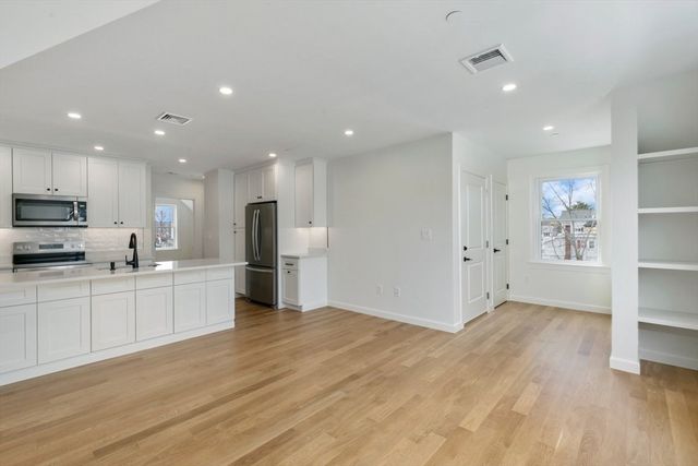 106 Broadway 3, Salem, MA 01970