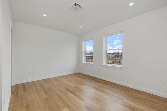 106 Broadway 3, Salem, MA 01970