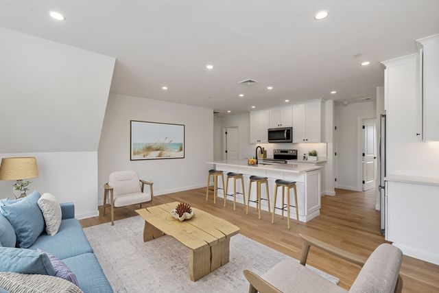 106 Broadway 3, Salem, MA 01970