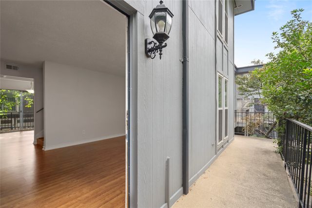 4020 Holland Avenue 202, Dallas, TX 75219