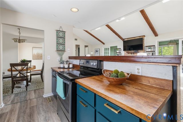 7710 Lake Shore Dr, North Chesterfield, VA 23235