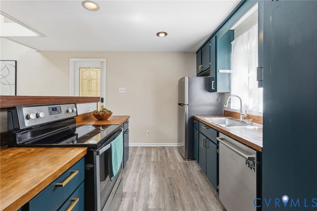 7710 Lake Shore Dr, North Chesterfield, VA 23235