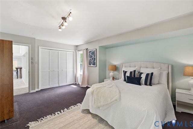 7710 Lake Shore Dr, North Chesterfield, VA 23235