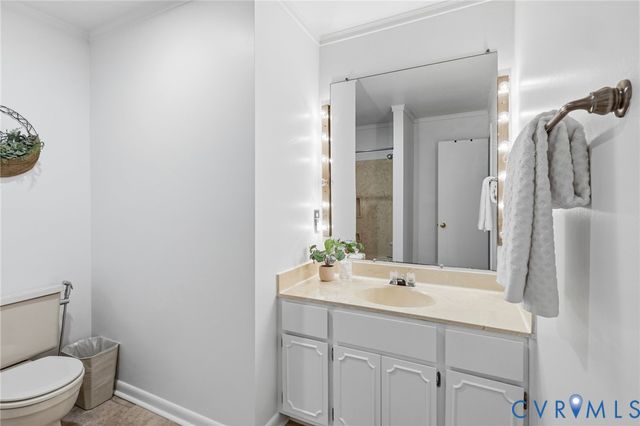 7710 Lake Shore Dr, North Chesterfield, VA 23235