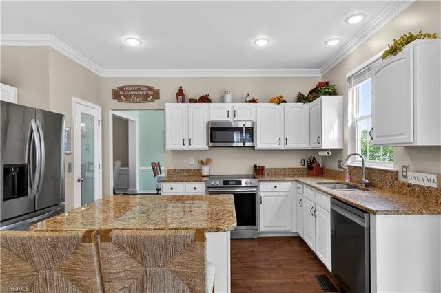 2413 Timber Oaks Lane, Kernersville, NC 27284