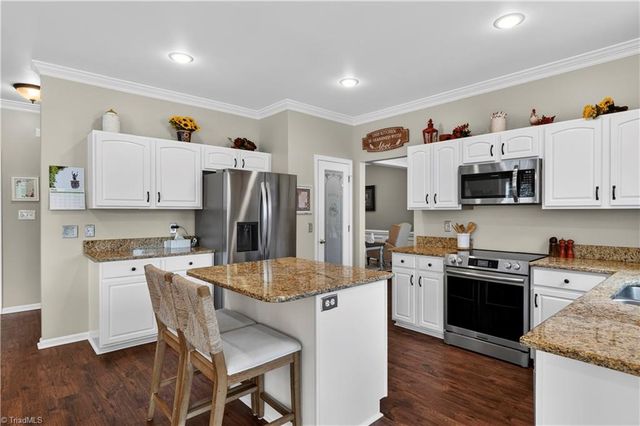 2413 Timber Oaks Lane, Kernersville, NC 27284