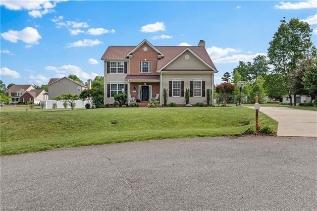 2413 Timber Oaks Lane, Kernersville, NC 27284